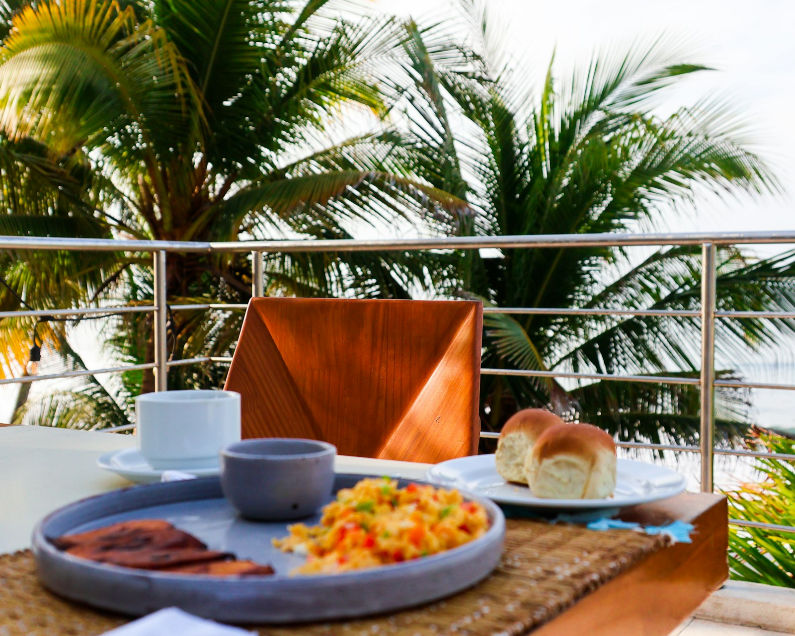 Colazione in terrazza con vista mare